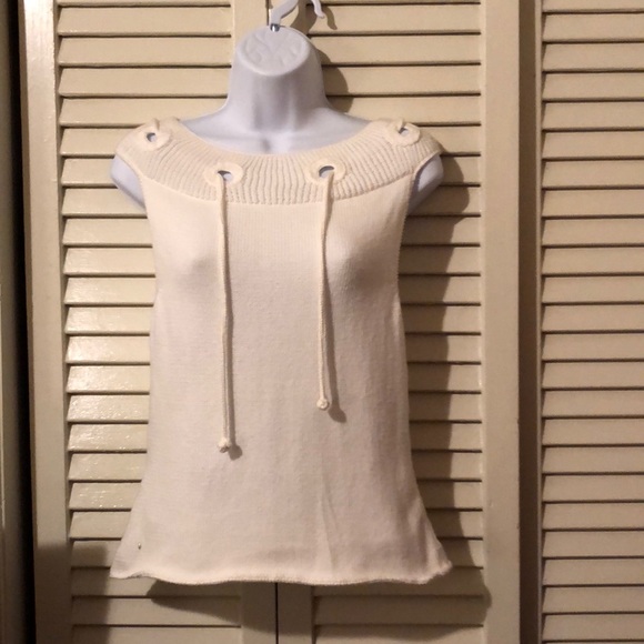 Rice by Rico Tops - 💞 Super Cute White Sleeveless Sweater💞